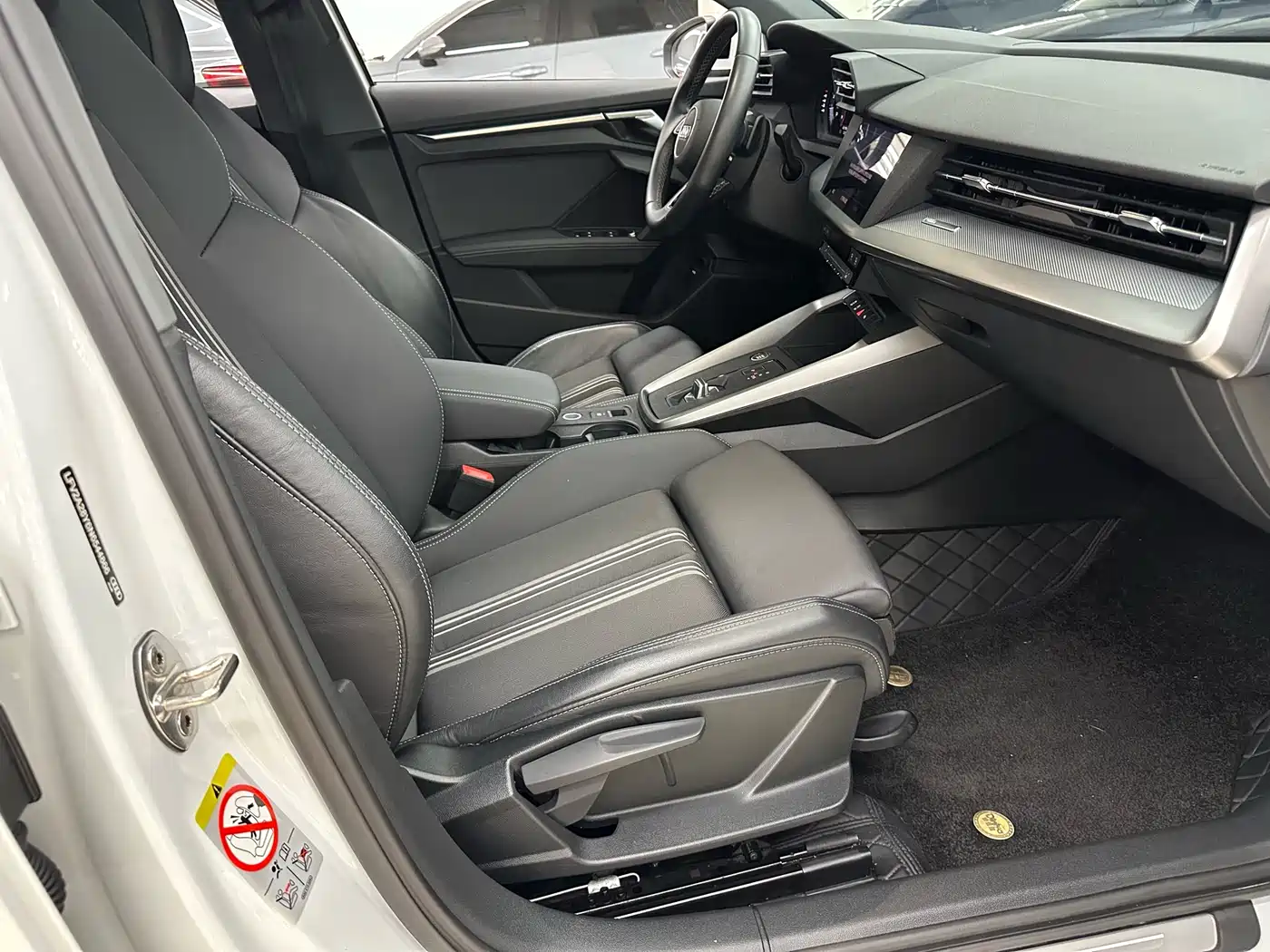 Audi A3 2023 Белый из Китая, фото 6