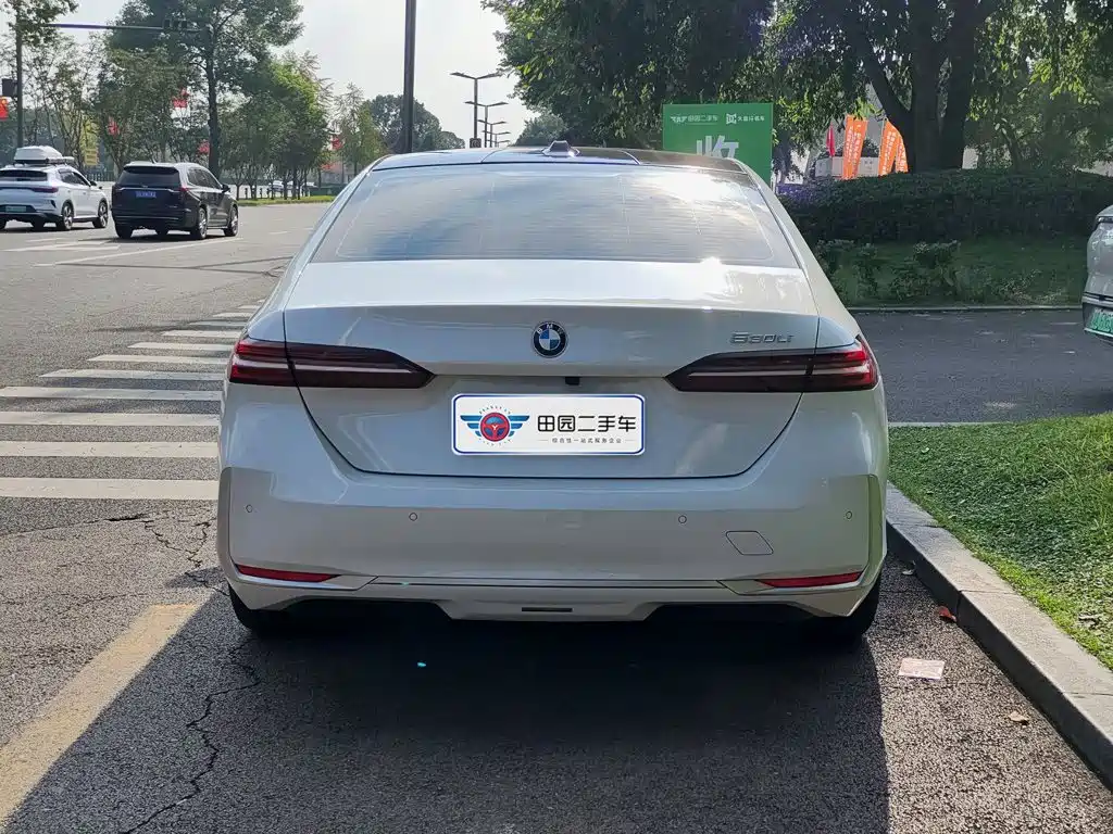 BMW 5 Series — миниатюра 5