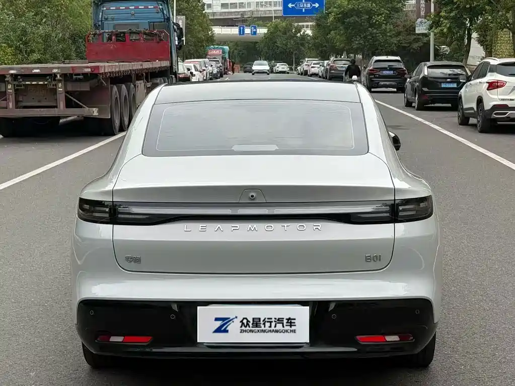 Leapmotor Leapmotor B01 — миниатюра 4