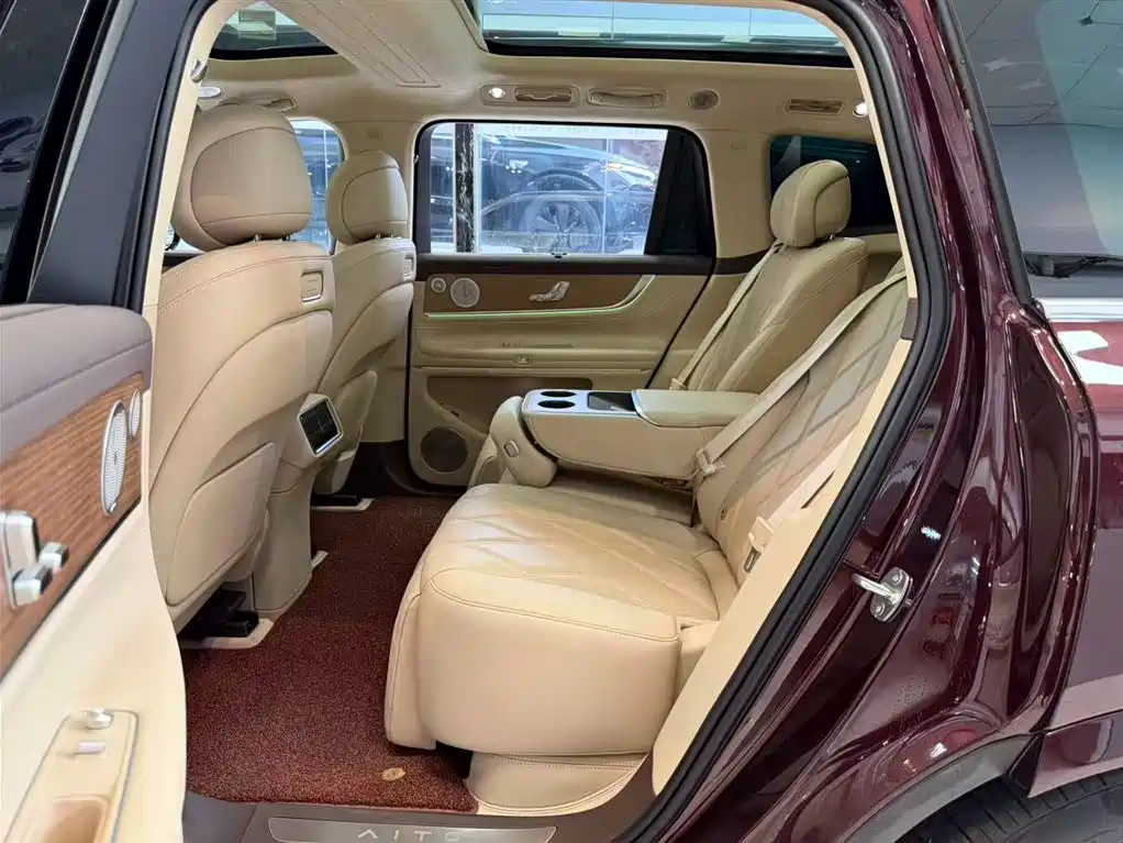 AITO ASK THE WORLD M9