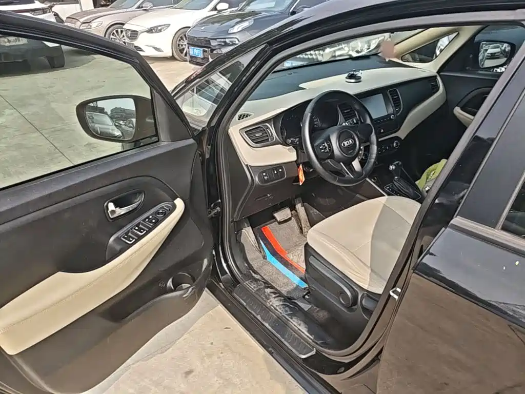 Kia Carens — миниатюра 16