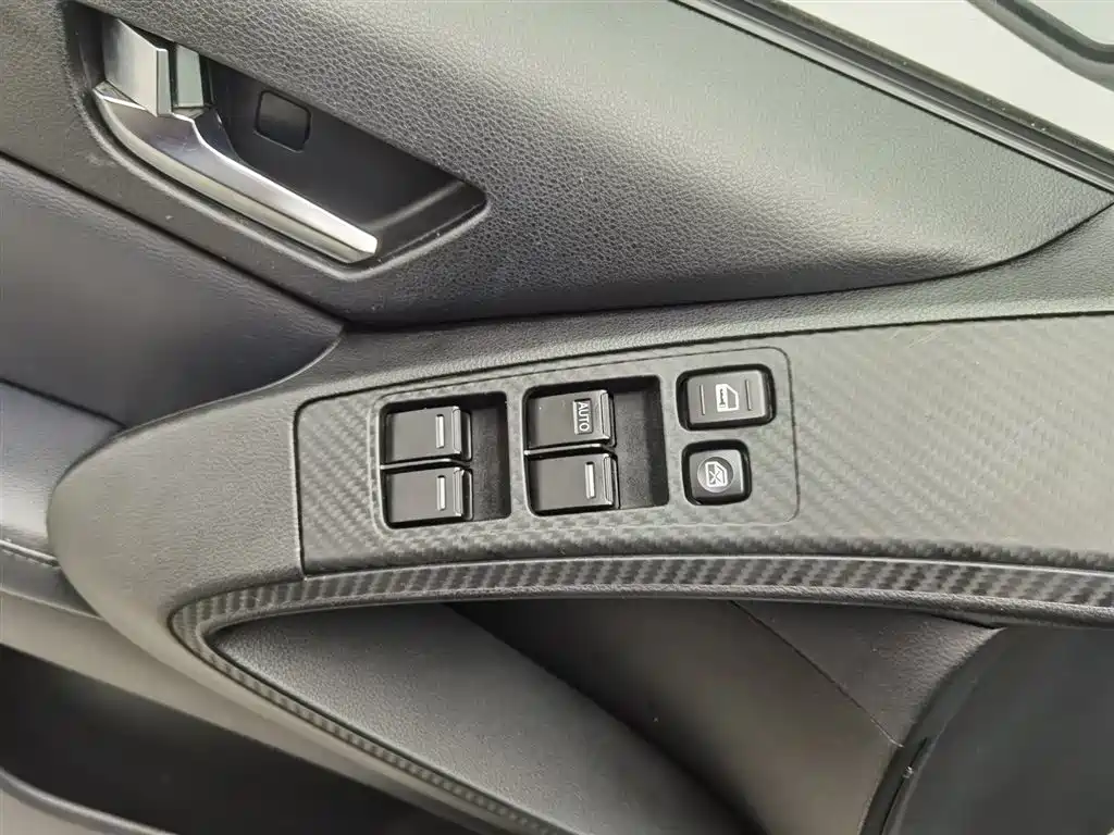 LUXGEN EXCELLENT 6 SUV