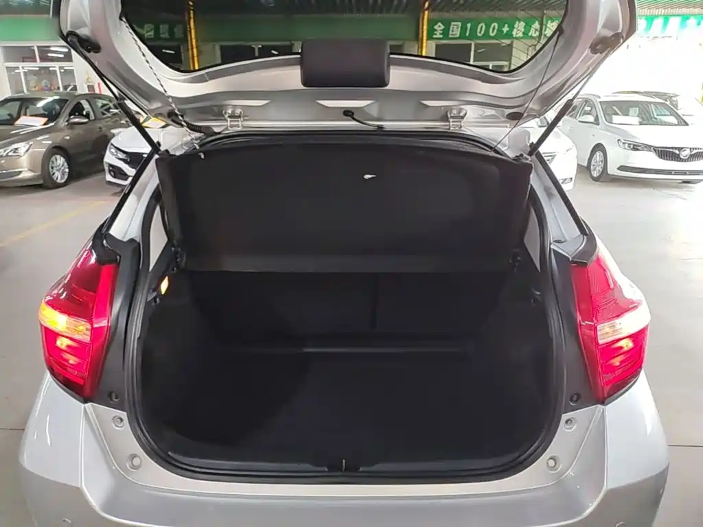 Toyota Yaris L — миниатюра 19