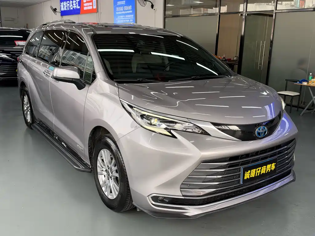 Toyota Sienna — миниатюра 3