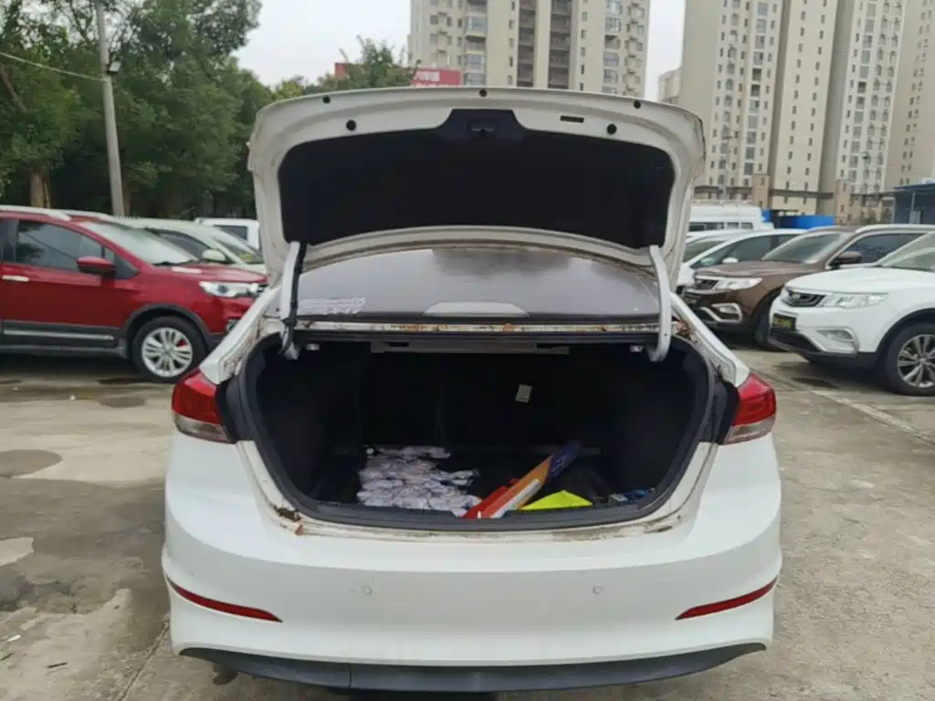 Hyundai Elantra — миниатюра 19