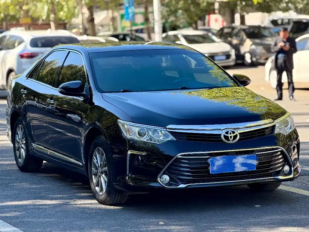 Toyota Camry — миниатюра 3