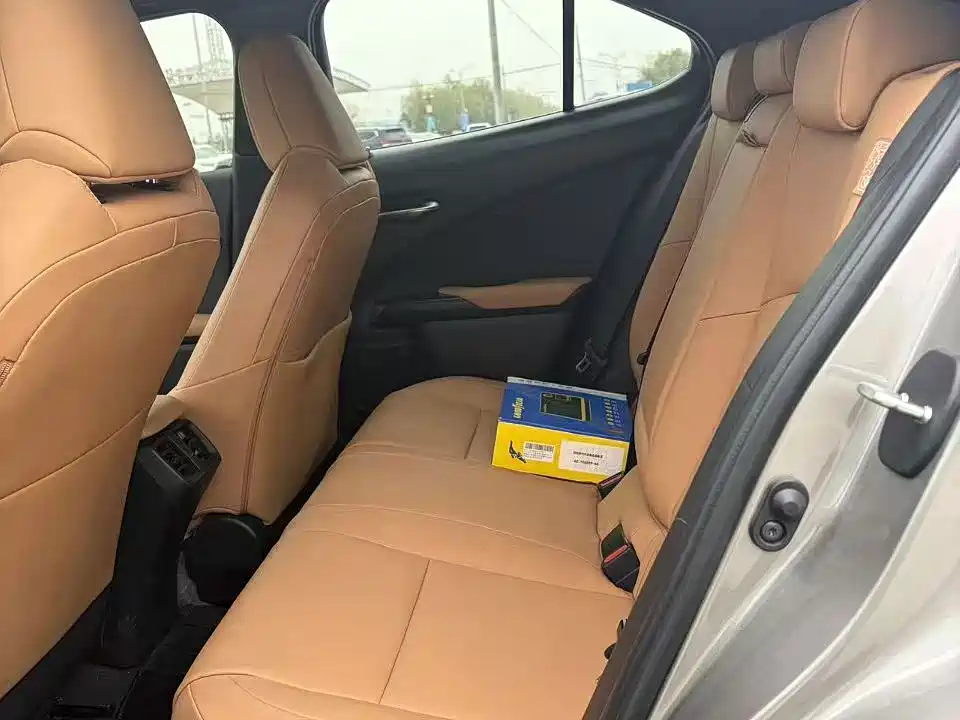 Lexus UX — миниатюра 8
