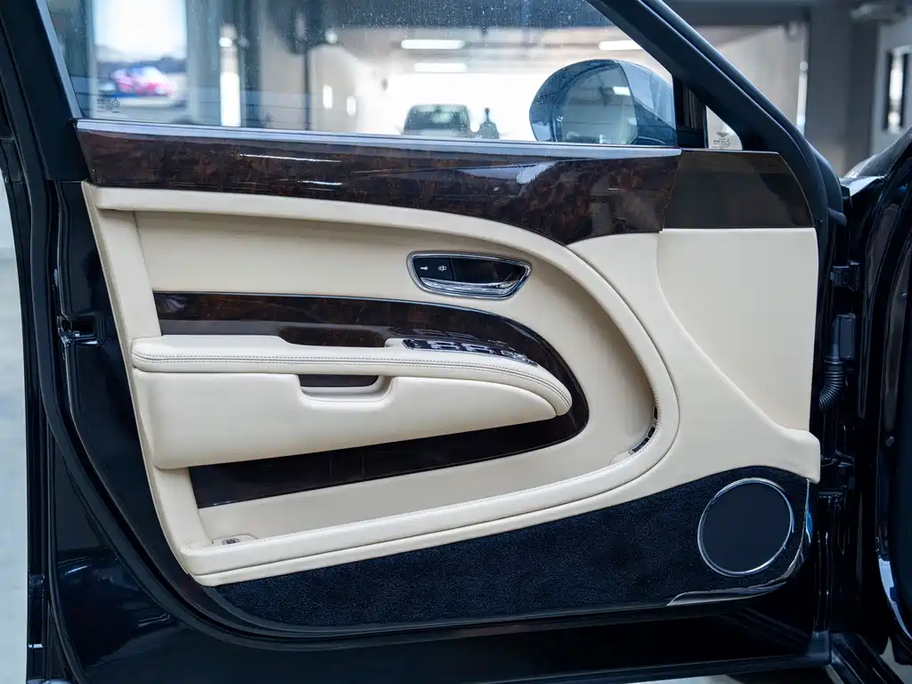 Bentley Mulsanne — миниатюра 23