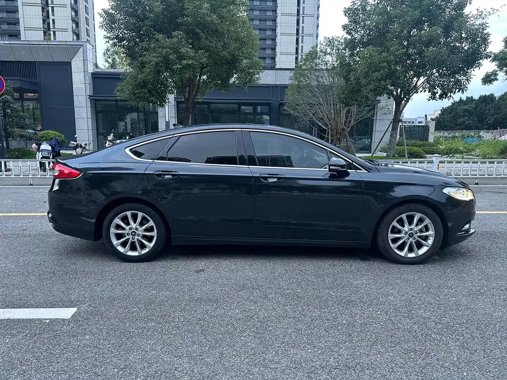 Ford Mondeo — миниатюра 12