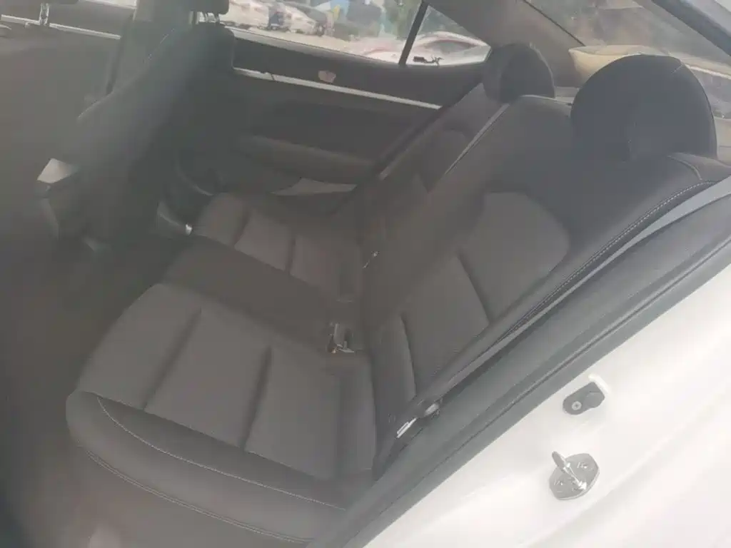 Hyundai Elantra — миниатюра 17