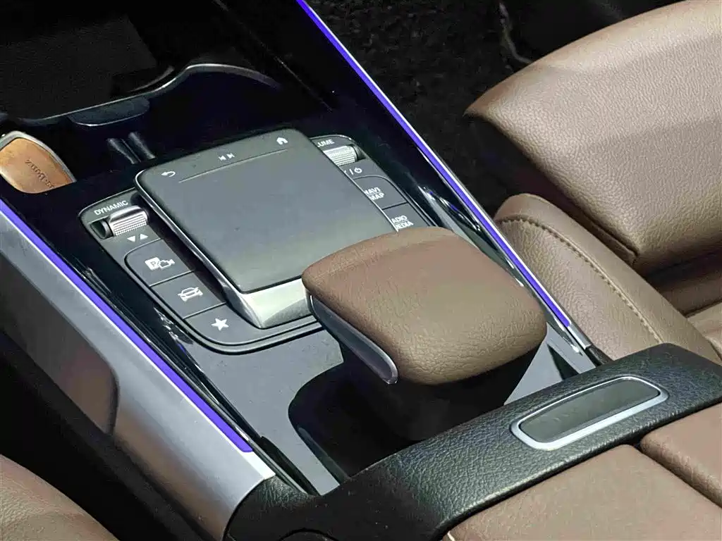 Mercedes-Benz GLB — миниатюра 24