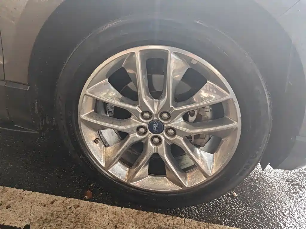 Ford Edge — миниатюра 24