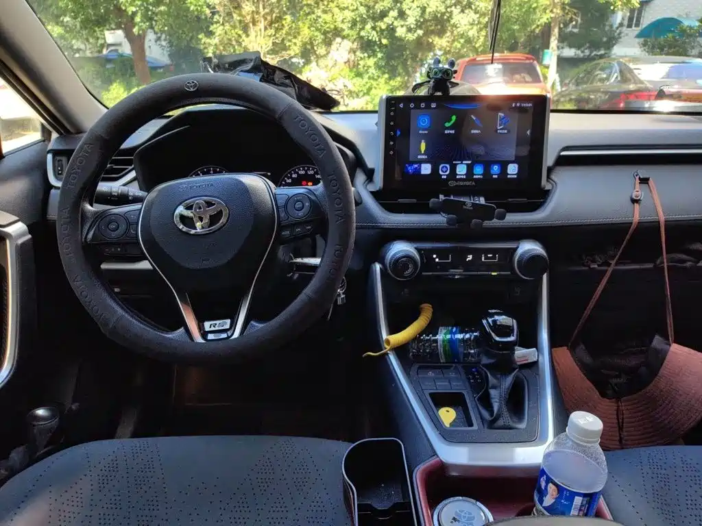 Toyota RAV4 — миниатюра 13