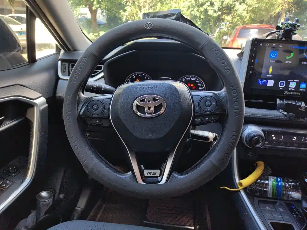 Toyota RAV4 — миниатюра 3