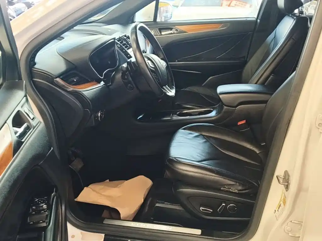 Lincoln MKC — миниатюра 15