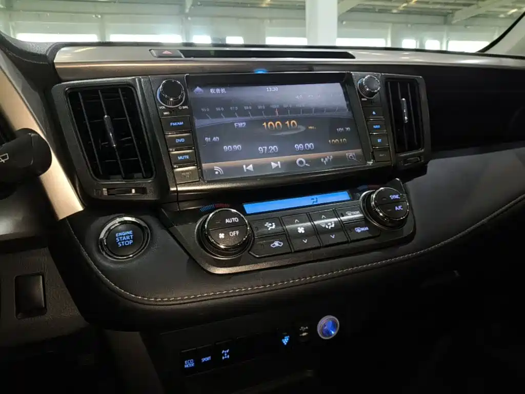 Toyota RAV4 — миниатюра 13