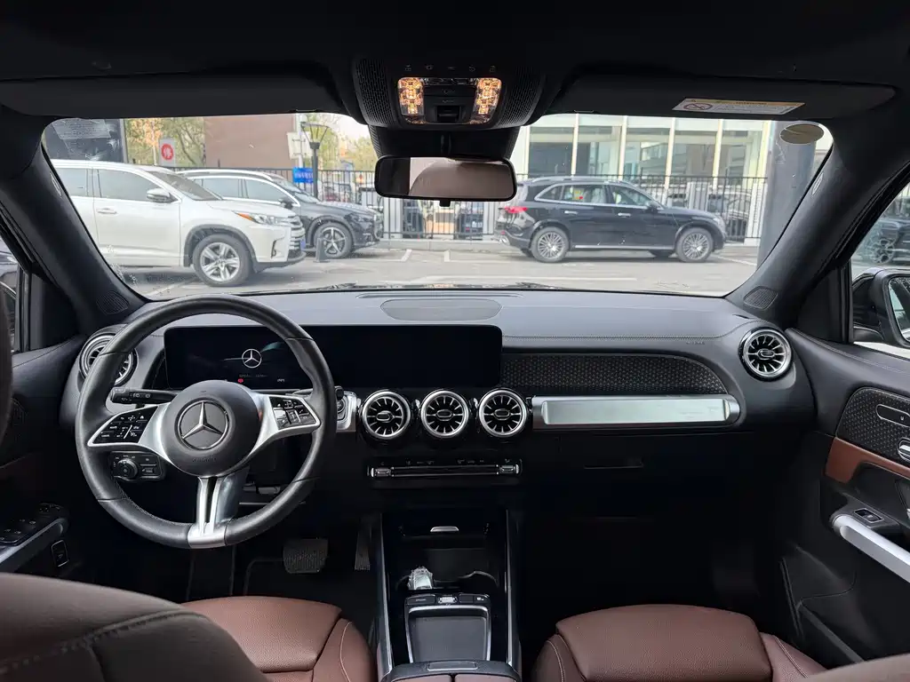 Mercedes-Benz GLB — миниатюра 10