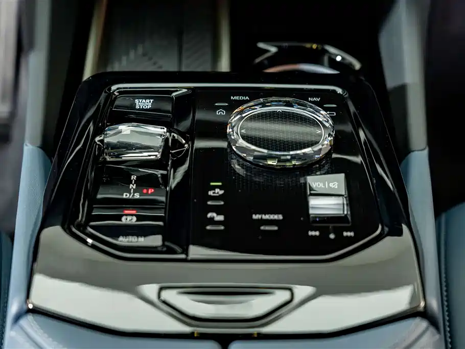 BMW 5 Series — миниатюра 16