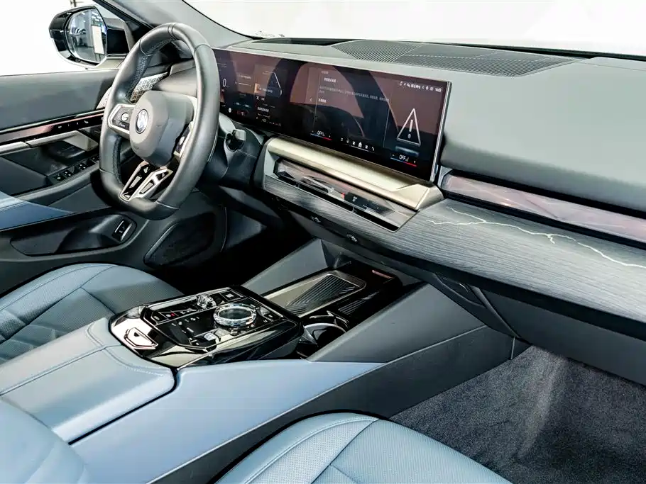 BMW 5 Series — миниатюра 19
