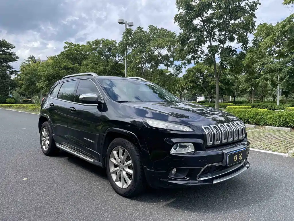 Jeep Cherokee — миниатюра 3