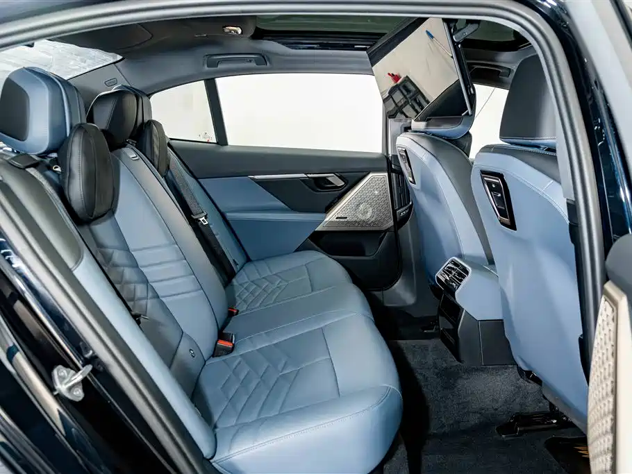 BMW 5 Series — миниатюра 22
