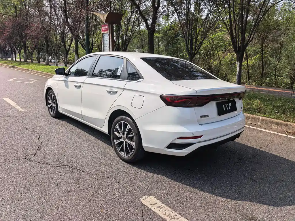 Geely Emgrand — миниатюра 7