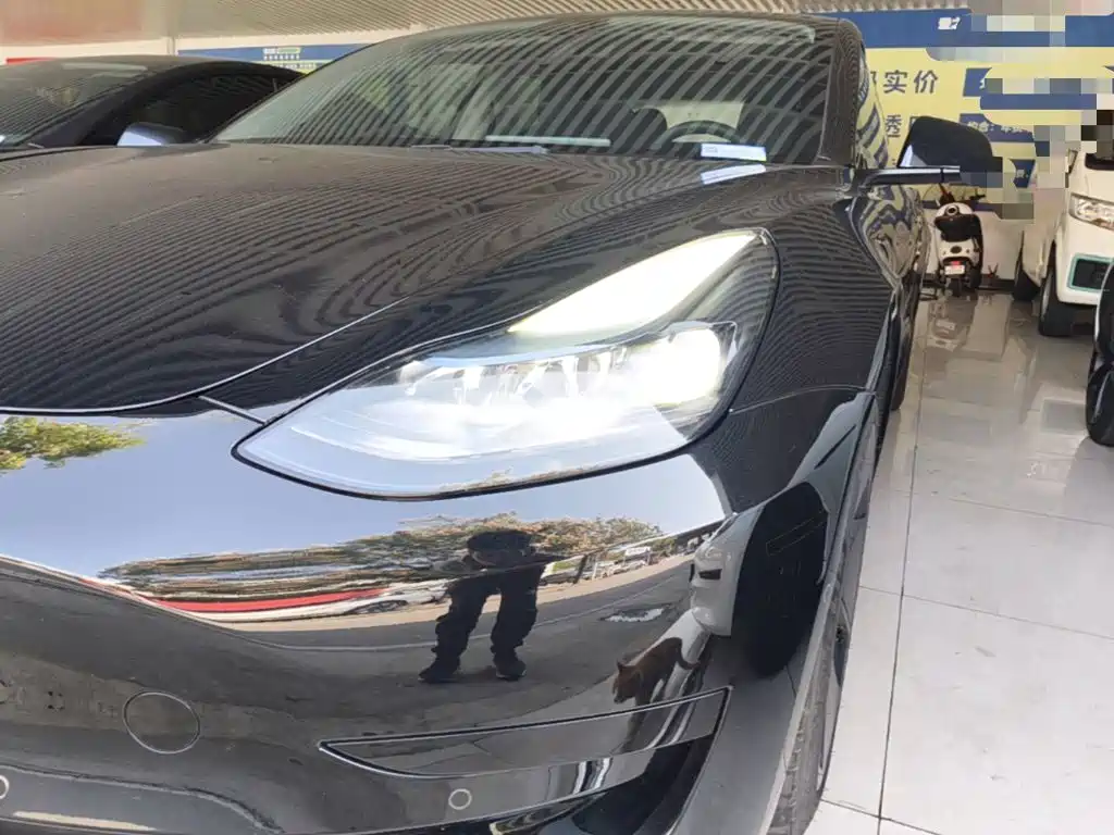 Tesla Model 3 — миниатюра 24