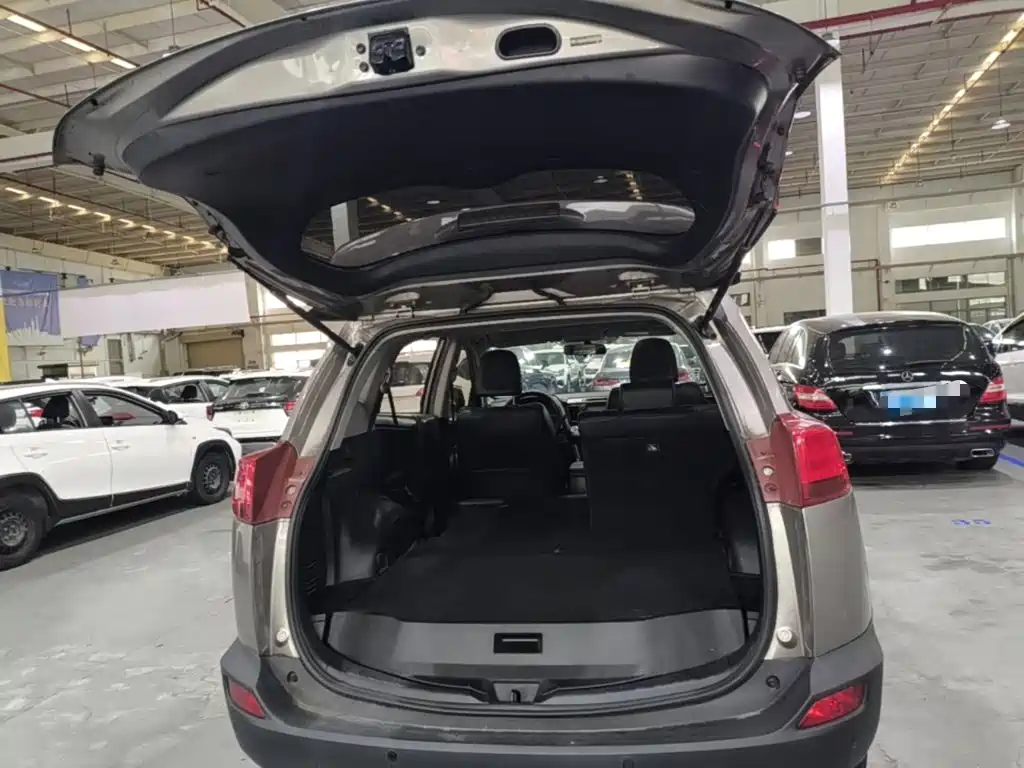 Toyota RAV4 — миниатюра 19