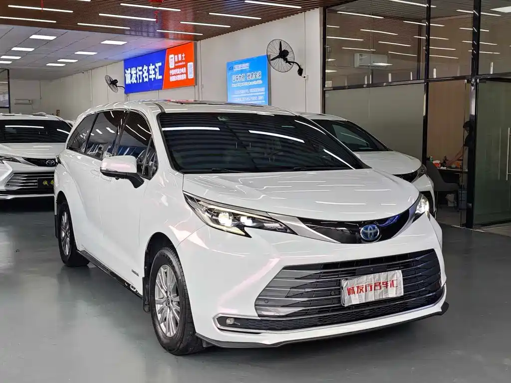 Toyota Sienna — миниатюра 3