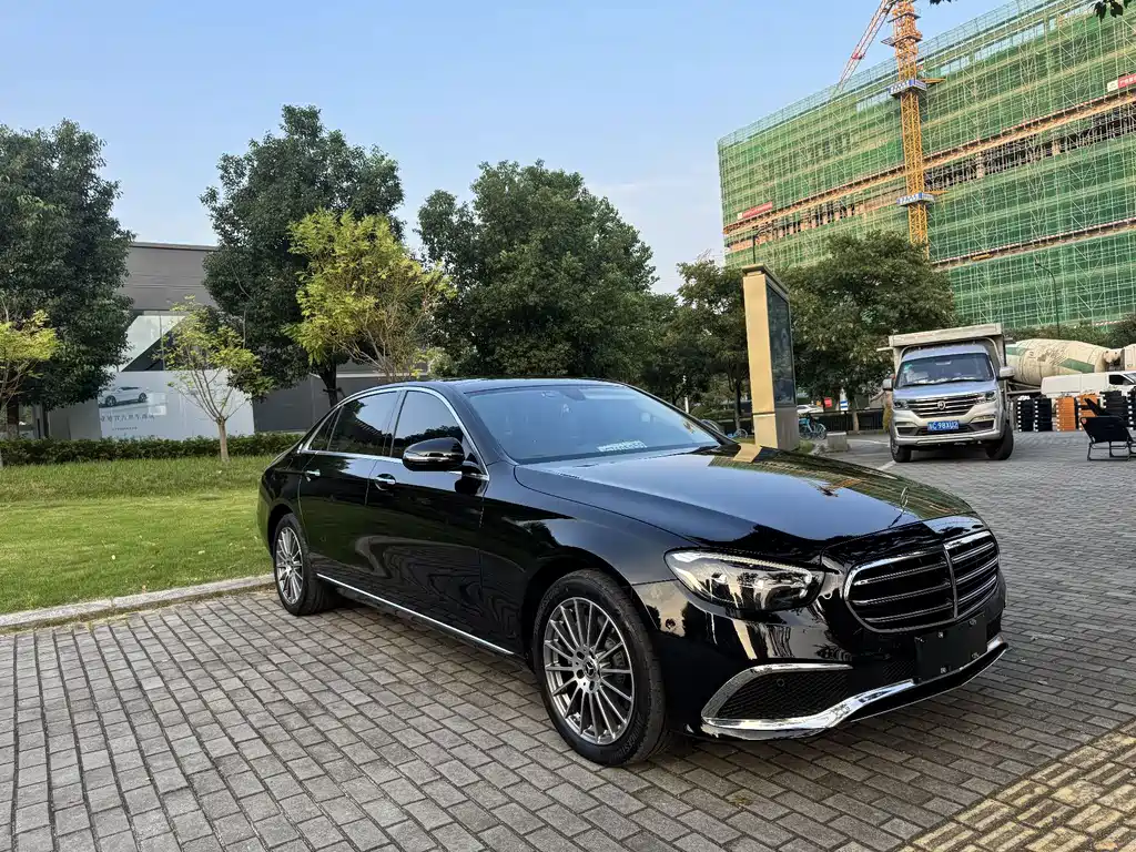 Mercedes-Benz E-Class — миниатюра 3