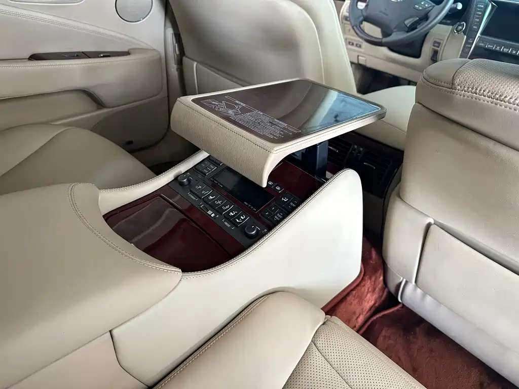 Lexus LS — миниатюра 6