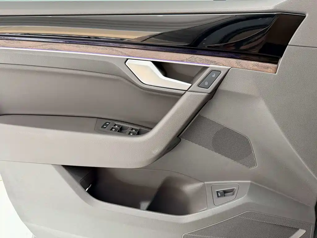 Volkswagen Touareg — миниатюра 16