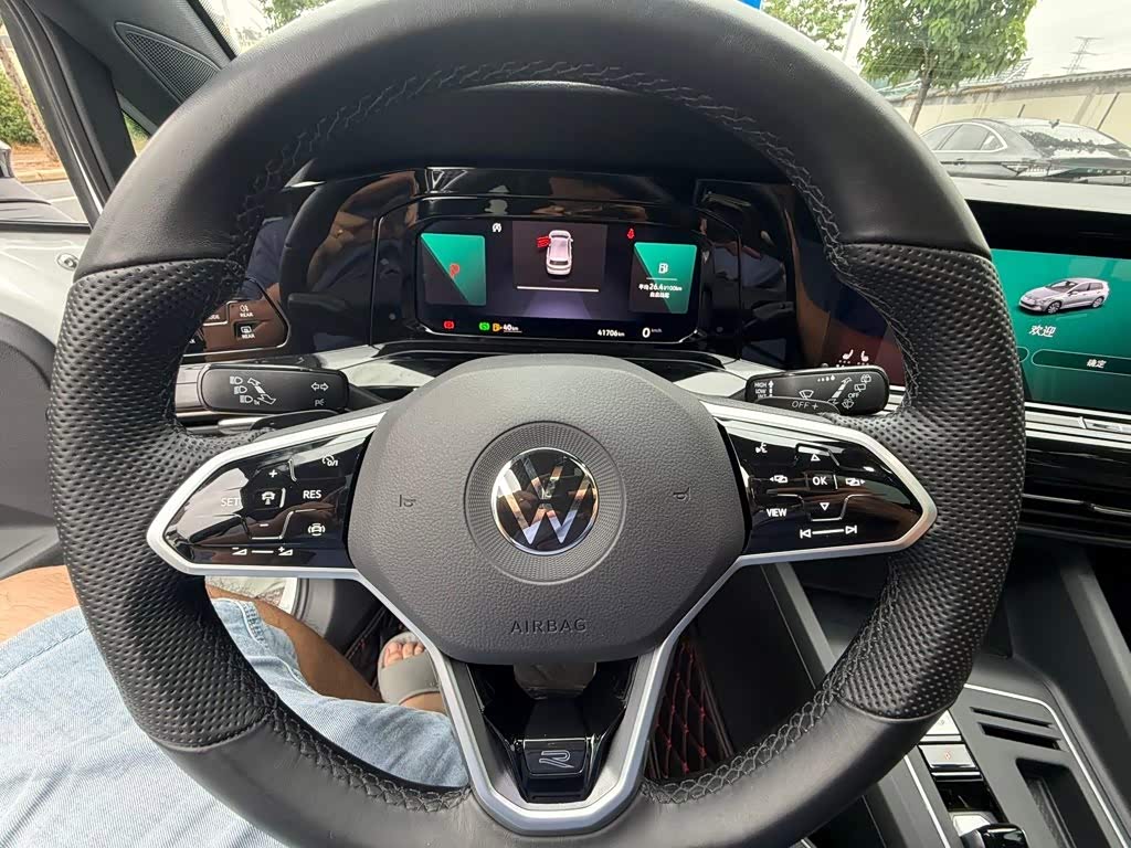 Volkswagen Golf 1.4 л 2022 г. Белый, пробег 41000 км