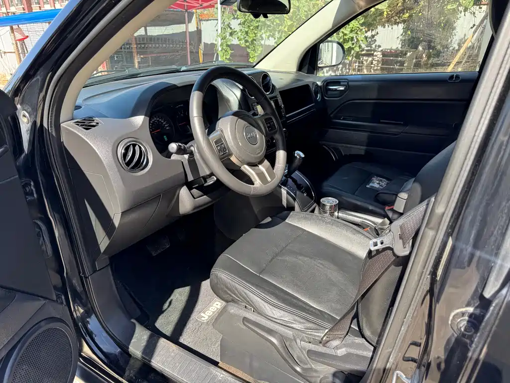 Jeep Compass (Import) — миниатюра 7