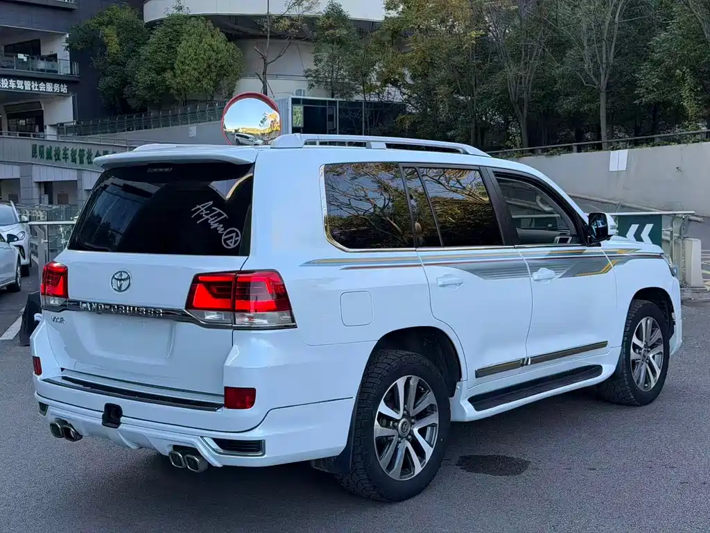 Toyota Land Cruiser — миниатюра 9