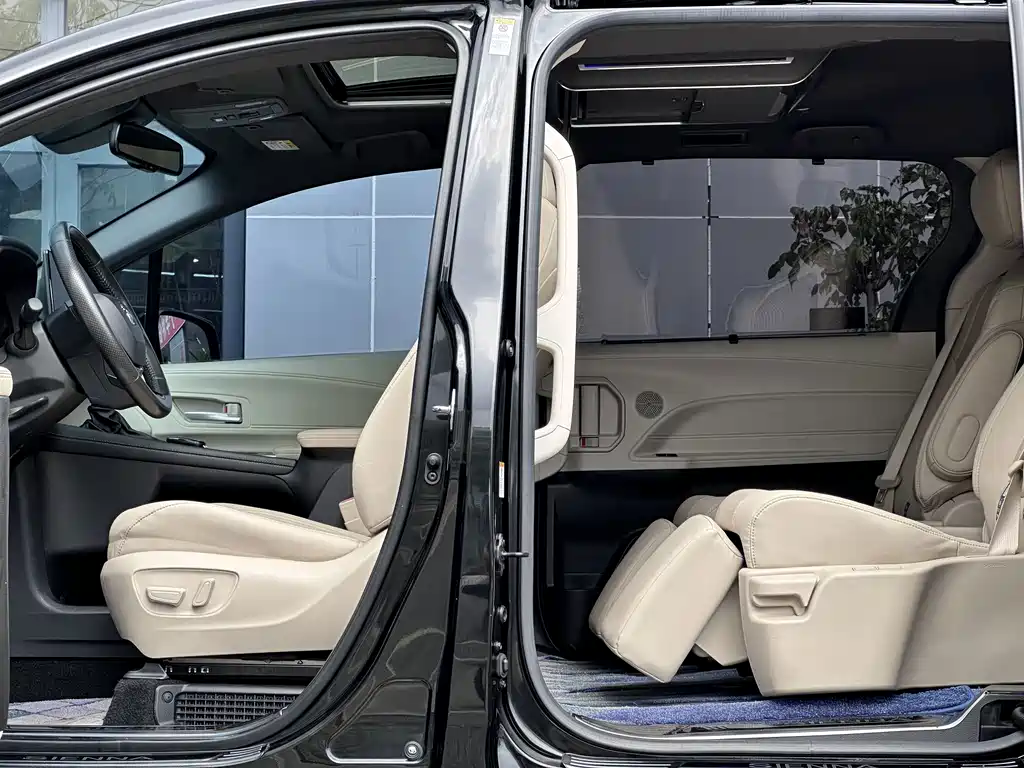 Toyota Sienna — миниатюра 11