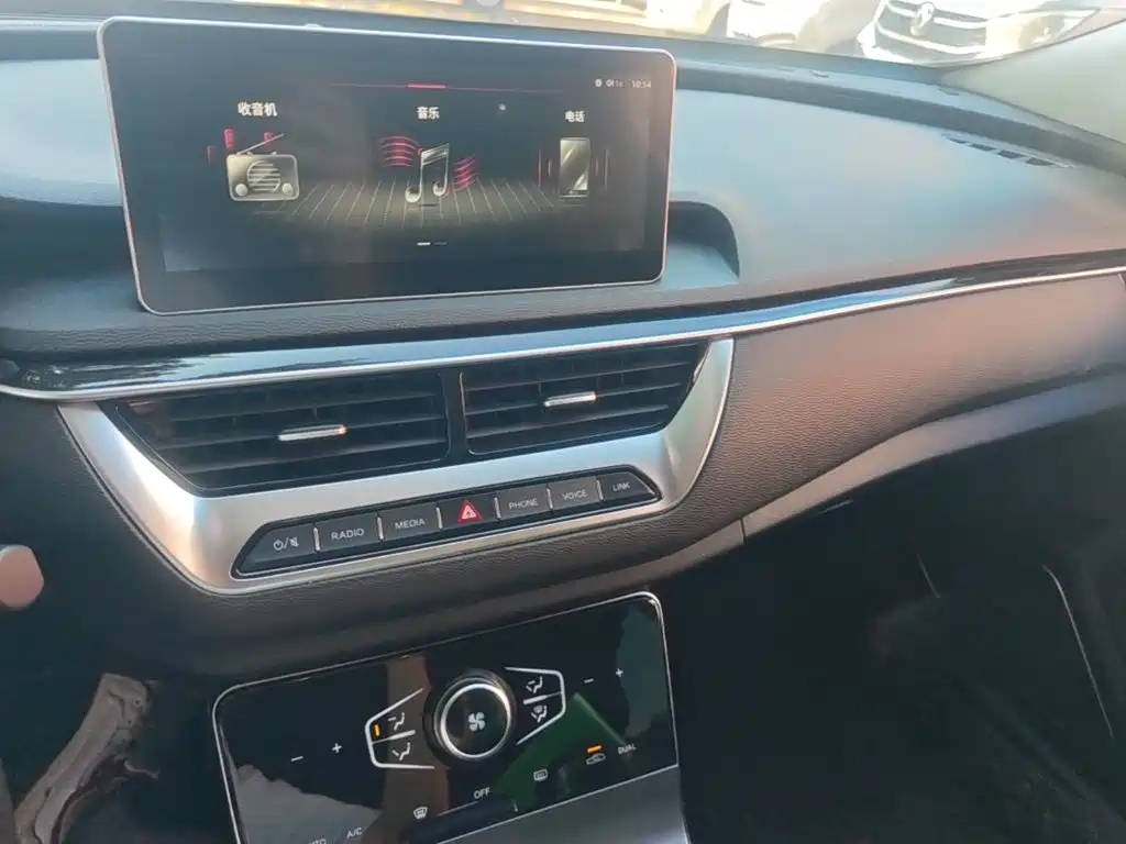Hongqi Hongqi H5 — миниатюра 13