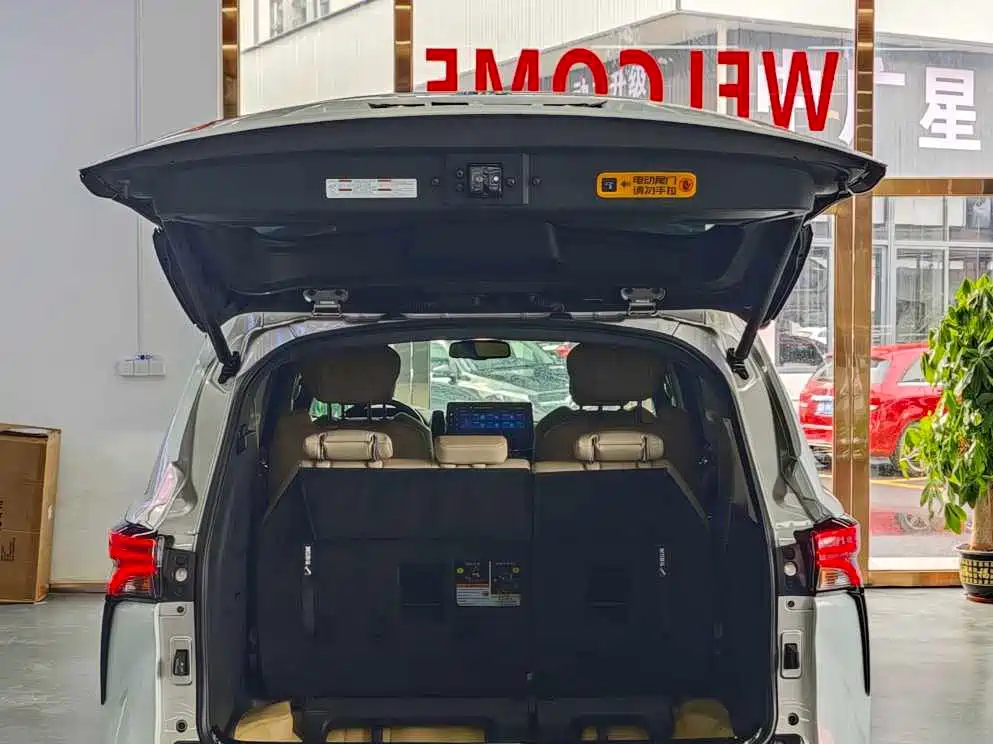 Toyota Sienna — миниатюра 24