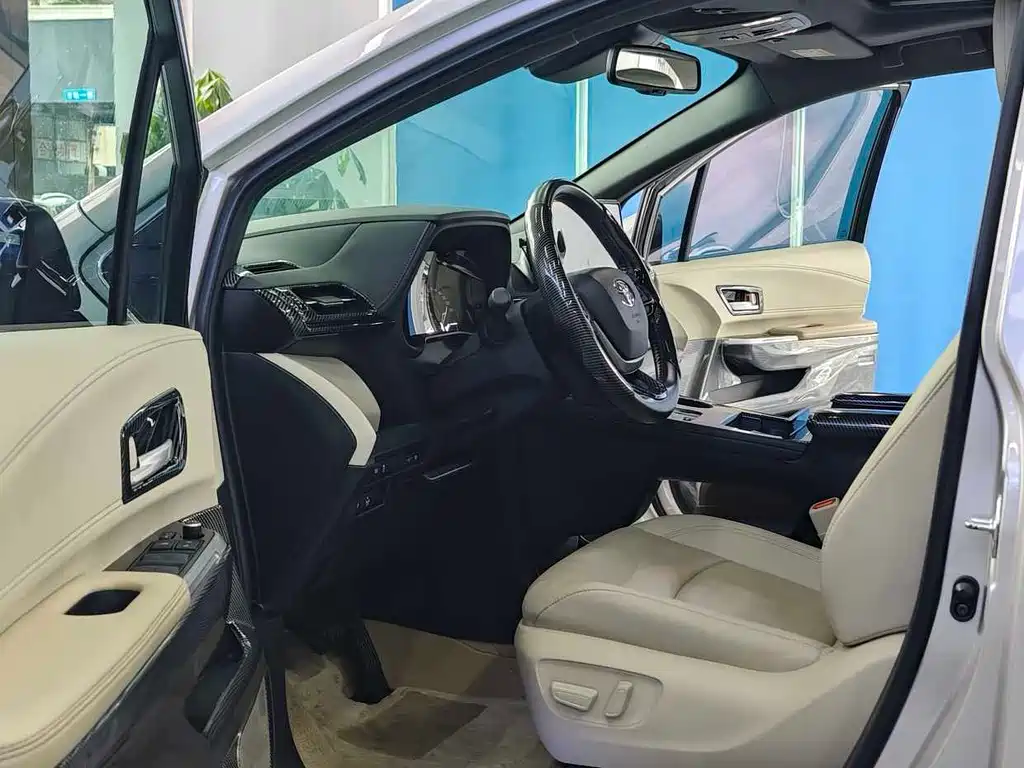 Toyota Sienna — миниатюра 6