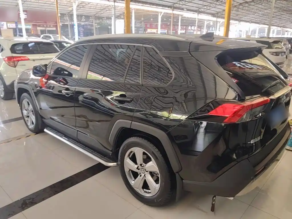 Toyota RAV4 — миниатюра 5