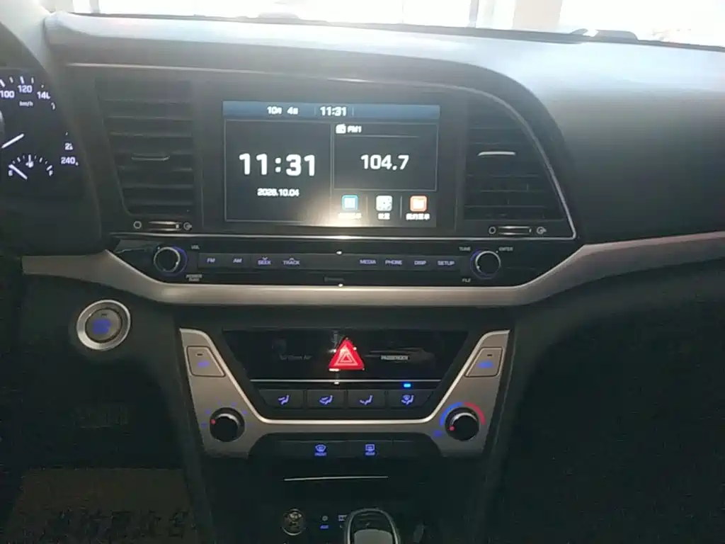 Hyundai Elantra — миниатюра 13