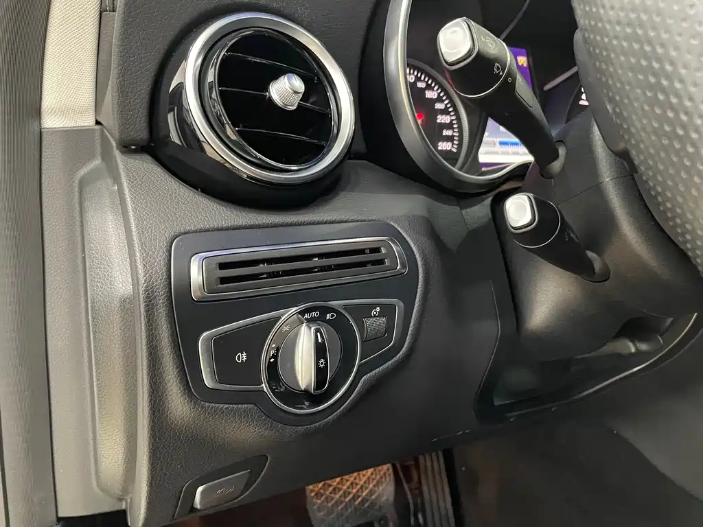 Mercedes-Benz C-Class — миниатюра 10