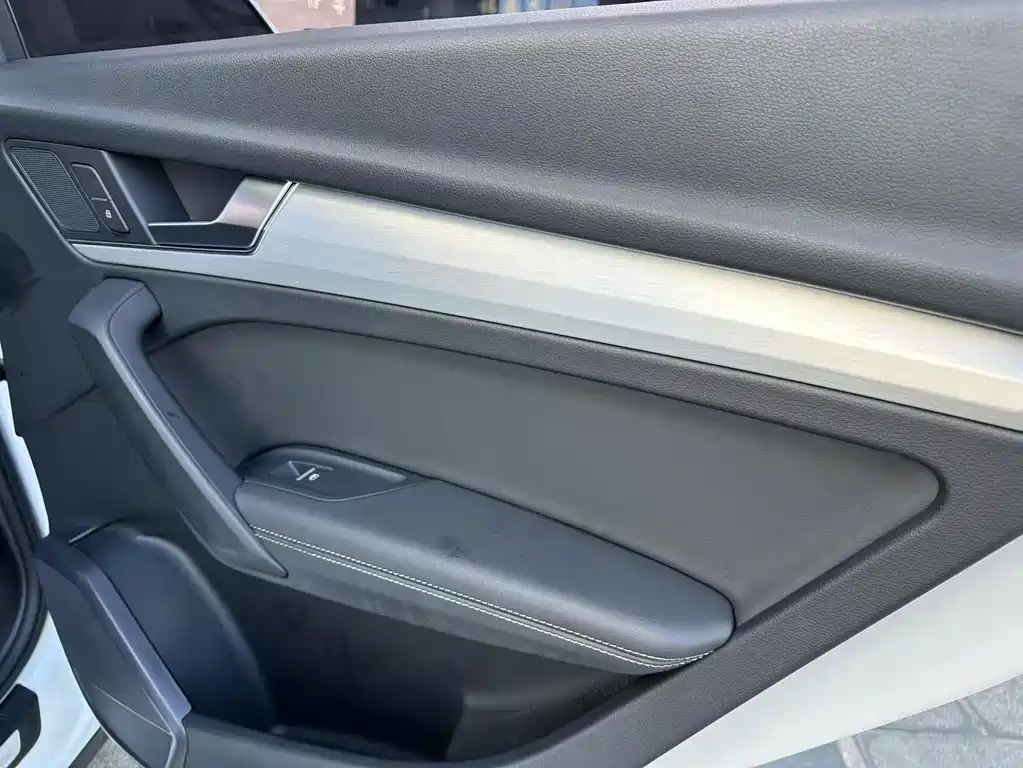 Audi Q5L — миниатюра 34