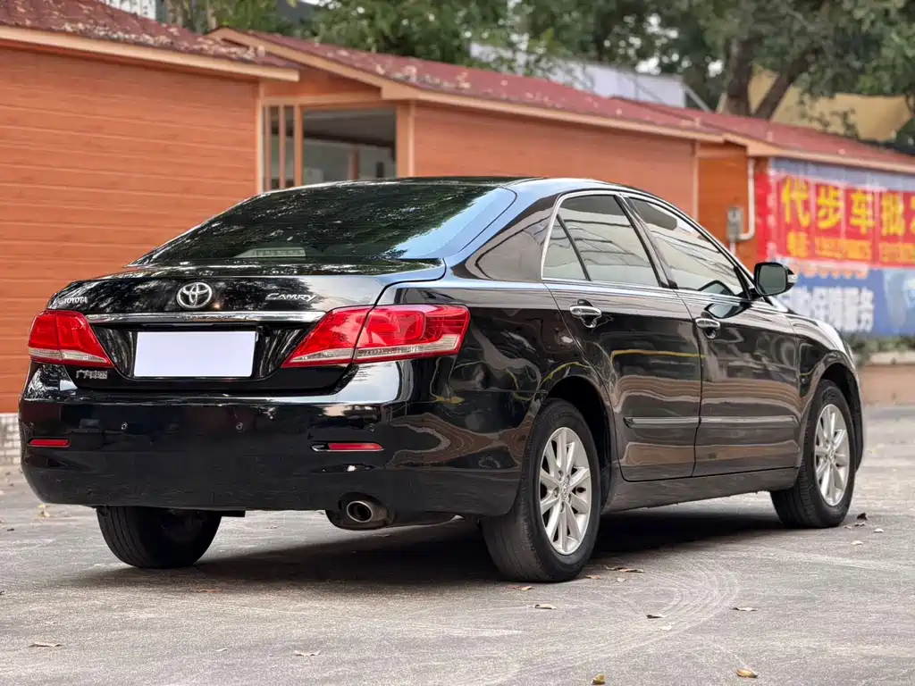 Toyota Camry — миниатюра 12