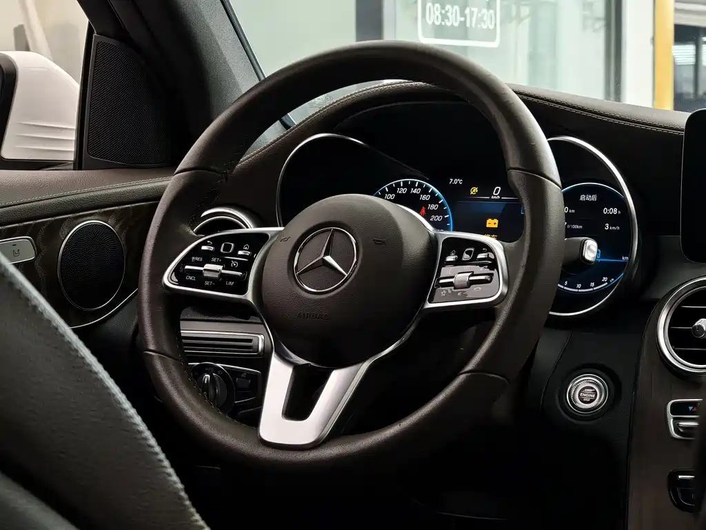 MERCEDES-BENZ GLC