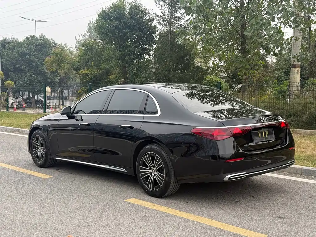 Mercedes-Benz E-Class — миниатюра 12