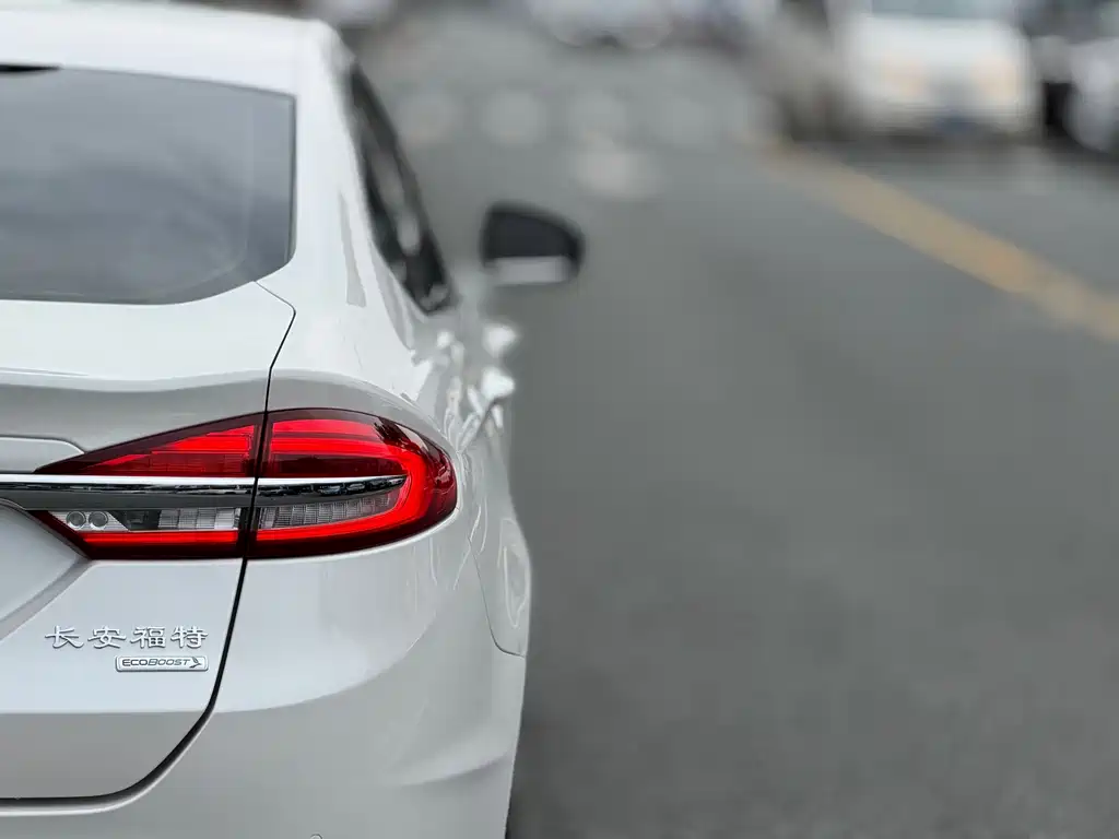 Ford Mondeo — миниатюра 8