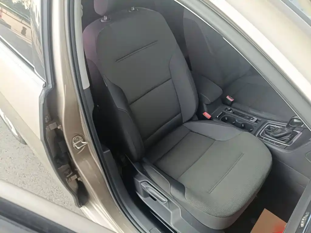 Volkswagen Golf — миниатюра 20