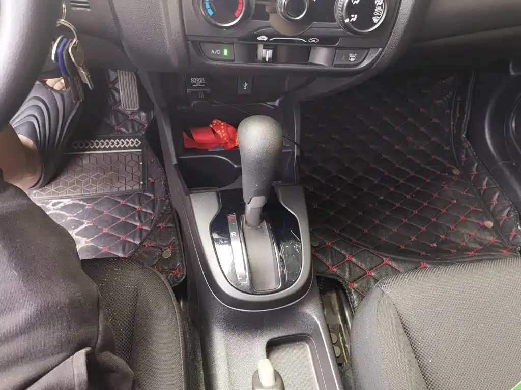 Honda Fit — миниатюра 7