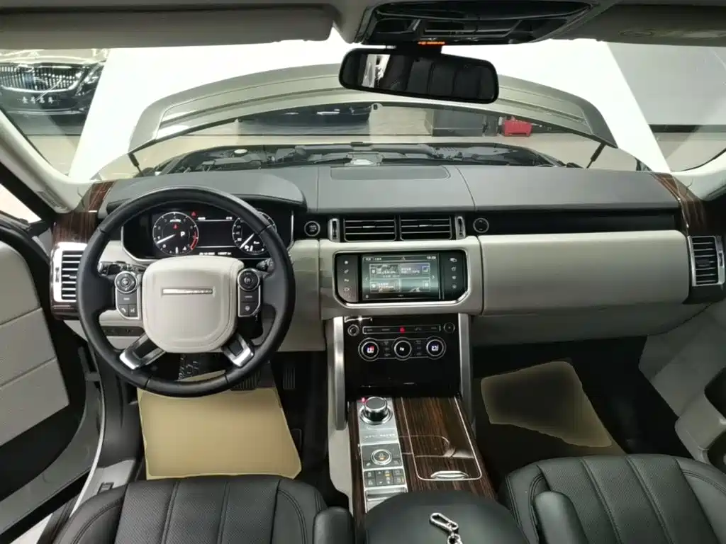 Land Rover Range Rover — миниатюра 10